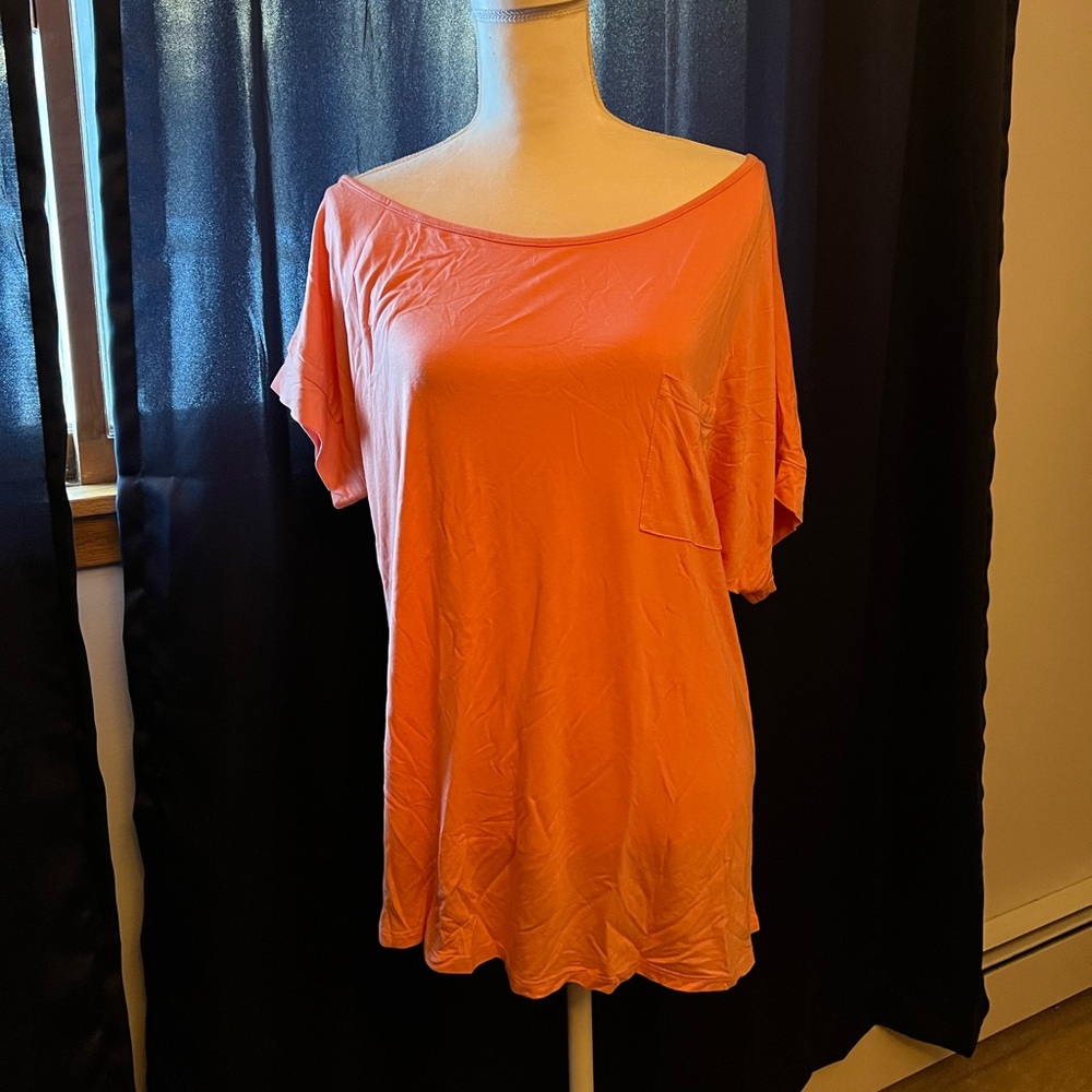 e Luna asymmetrical shirt.